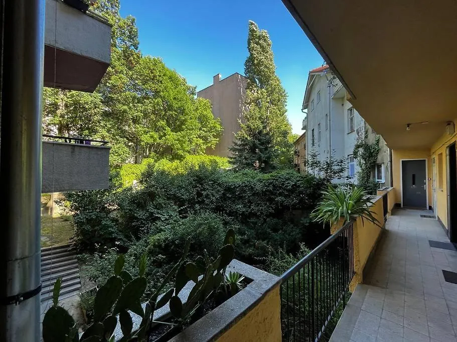 Апартаменты Renovated Stylish Flat At The Castle&Metro Будапешт
